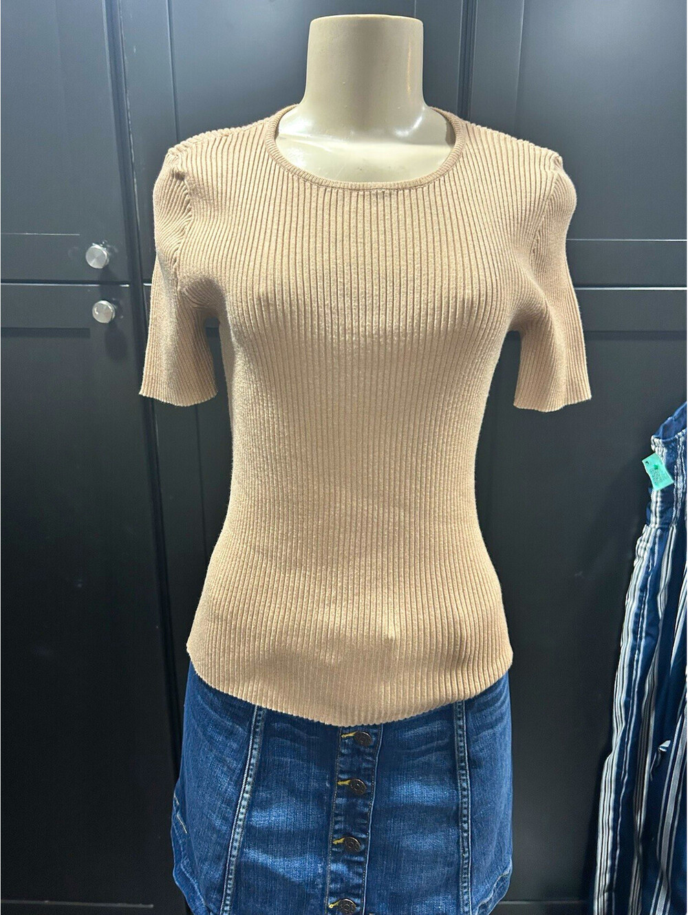 Zesica Beige Ribbed Knit Short Sleeve Top Medium